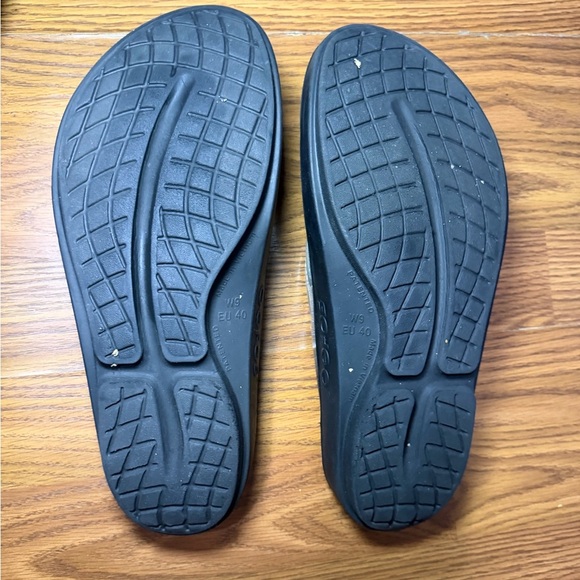 OOFOS OOlala recovery thong sandals Women’s Size 9 - Picture 6 of 6